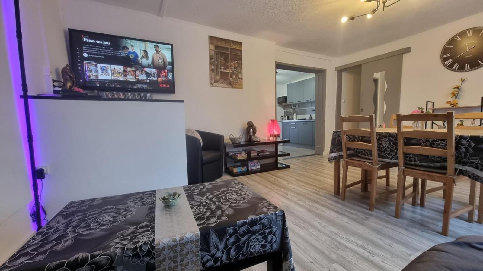 Appartement Rethel - Netflix - Marc & Cecile Екстер'єр фото